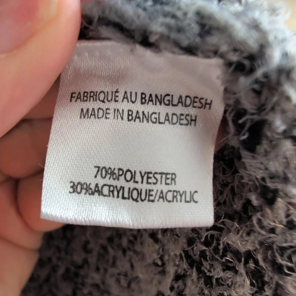 Elegant Gray Plaid Women's Cardigan - Picture 7 of 7